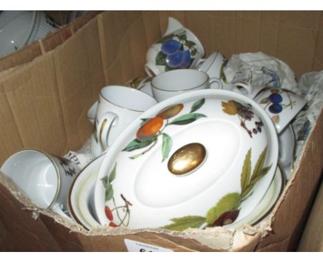 Quantity of Royal Worcester Evesham pattern oven to table ware