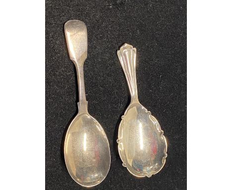A Georgian and a Victorian caddy spoon, total weight 27g 