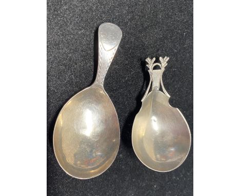 Two hallmarked silver Victorian caddy spoons, total weight 26g 