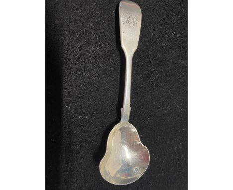 A hallmarked for London 1846 silver caddy spoon, maker William Robert Smily, 25g 