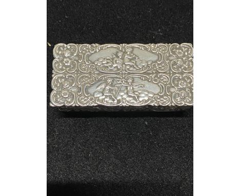 A hallmarked for Birmingham 1894 silver snuff box finely decorated with cherubs and foliage, a gilt interior, maker HU, 42g 