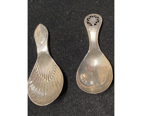 Two Georgian caddy spoons, total weight 17g 