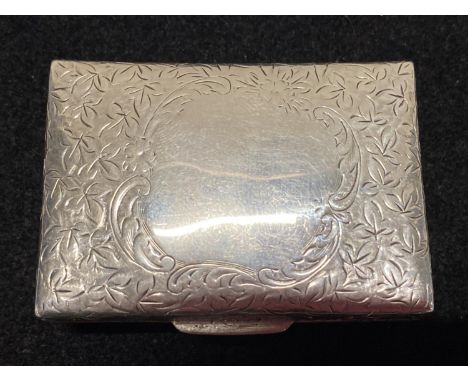 A hallmarked for Birmingham 1904 silver and gilt snuff box with blank cartouche, maker G.L, 36g 