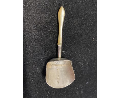 A hallmarked for Birmingham 1806 Georgian caddy with MOP handle, maker unknown, 7g 