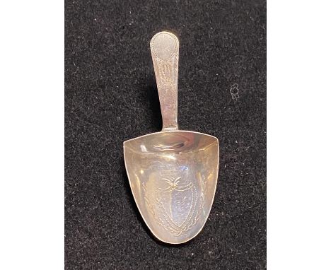 A hallmarked Georgian silver tea caddy spoon, date and maker T.W, 8g 