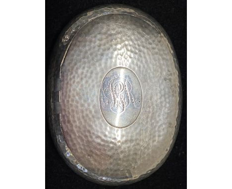 A hallmarked for Birmingham 1901 silver snuff box with monogram to cartouche, maker George Unite, 100g 