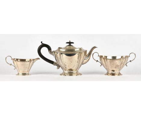 Three piece tapering oval tea service by Williams (Birmingham) Ltd, Birmingham 1921, gross weight 23.4ozt 730gmCondition Repo