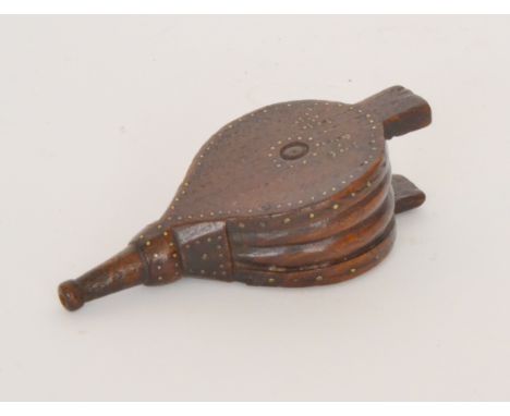 A carved wooden snuff box modelled as a pair of bellows with brass rivet details to borders, length 10cm.