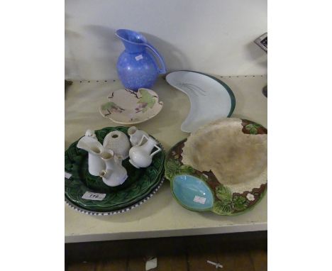 A mixed lot of ceramics, comprising Mintons Majolica style strawberry dish, various crested china wares, Carltonware, crescen