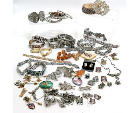 Qty of costume jewellery inc marcasite, enamel, bangles, bracelets, brooches etc - SOLD ON BEHALF OF THE NEW BREAST CANCER UN