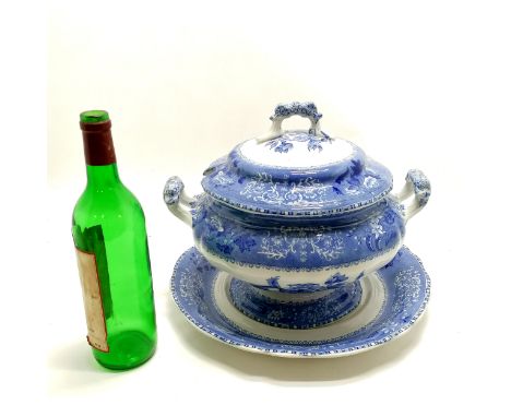 Spode Copeland Camilla tureen on plate stand (34.5cm diameter &amp; total height 28cm) ~ the base has 3 small hairlines other