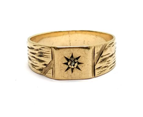 Gents 9ct marked gold ring set with a diamond to the centre panel with bark effect shoulders - size V &amp; 4.8g total weight