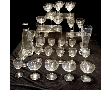 Qty of engraved glasses inc champagne saucers t/w tall glass etched vase (24cm) etc 