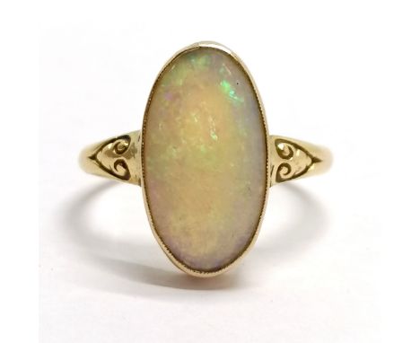 18ct hallmarked gold opal ring - size Q &amp; 3.6g total weight ~ slight marks to stone 