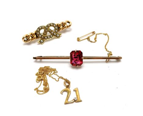 Unmarked antique gold (touch tests as 15ct) bar brooch with seed pearl bow detail and metal pin - 4.5g total weight t/w 9ct m