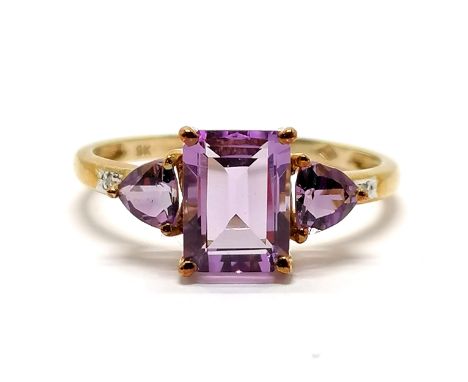 9ct marked gold amethyst (rectangular + 2 trillion cut) ring with diamond set shoulders - size P½ &amp; 1.8g total weight 