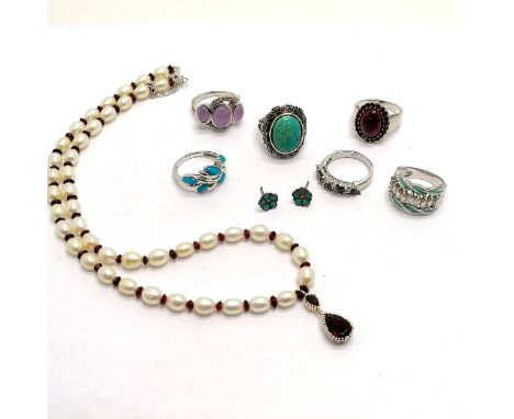 6 x silver stone set rings (inc ruby (cabochon), amethyst, turquoise etc), silver garnet / pearl necklace with pendant drop (