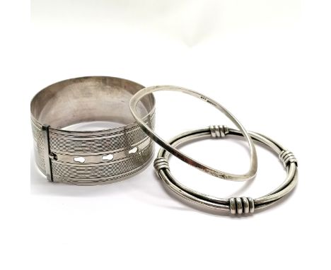 Chester hallmarked sterling silver engine turned adjustable bangle, Mexican silver 'wavy' bangle &amp; unmarked 3 strand bang