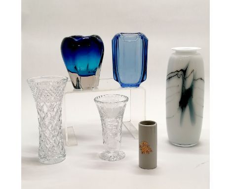 5 x glass vases inc art glass blue vase (14cm), Stuart crystal, Brierley etc - SOLD ON BEHALF OF THE NEW BREAST CANCER UNIT A