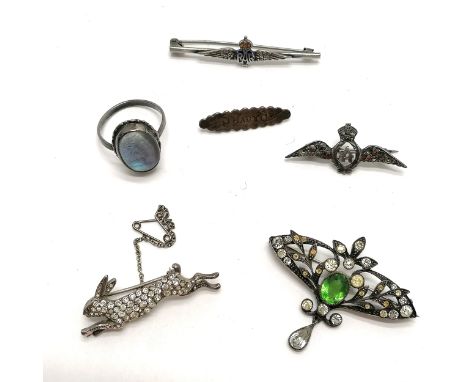 900 silver marked hare brooch, unmarked Art Nouveau brooch set with green stone, 2 x silver RAF sweetheart brooches (marcasit