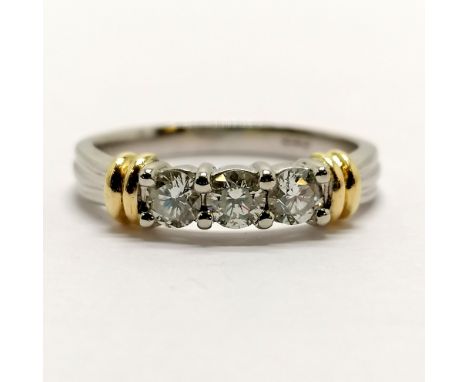 18ct marked white gold 3 stone diamond (approx 3.2mm diameter) ring with yellow gold detail to shoulders - size N &amp; 3.5g 