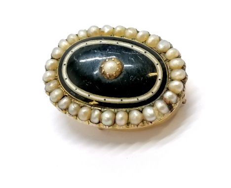 Antique yellow metal brooch with pearl &amp; dark blue / white enamel - 2.6cm across &amp; lacks pin &amp; scuffs to enamel 