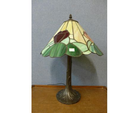 A Tiffany style table lamp 