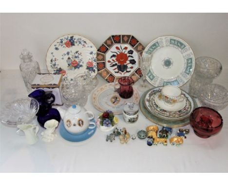 A collection of ceramics including decorative plates including Aynsley Royal Commemorative examples, Coalport, etc., two Roya