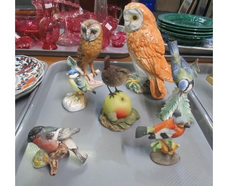Tray of various bird ornaments to include; two barn owls; one Goebel West Germany 1975 and the other Beswick 1046, two blue t