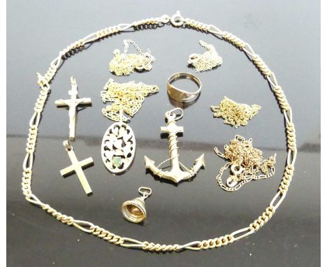 A bag of assorted 9ct gold, to include figaro link necklace, 39cm; two cross pendants; child's signet ring; charm as a hand-b