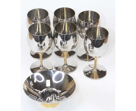 A set of six Viner's stainless steel goblets, designed by Stuart Devlin, h.13.5cm; together with a matching bowl (7)