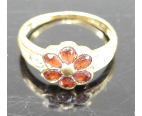 A Victorian style 18ct gold garnet set flower head cluster ring, 3.1g, size N