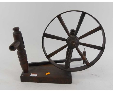 A vintage oak spinning wheel, h.35cm 