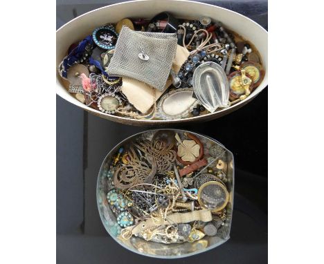 A lithograph printed tin and contents of assorted costume jewellery, to include belt buckle, hat-pin etc; together with an Ed