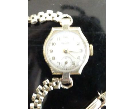 A lady's vintage Rotary 9ct gold cased manual wind wristwatch, on 9ct gold gatelink bracelet, gross weight 14.7g, case dia.22