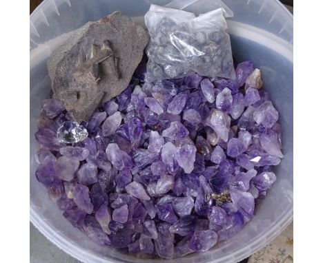 A large quantity of amethyst samples 