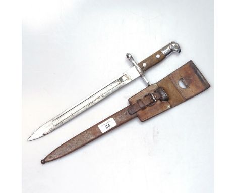 A German First War rifle bayonet and scabbard, stamped Waffenfabrik Neuhausen, no. 2688, blade length 30cm 