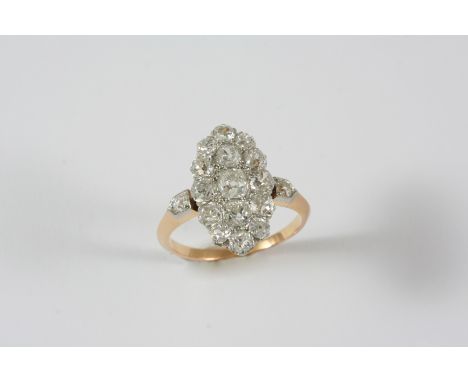 AN EARLY 20TH CENTURY DIAMOND CLUSTER RING the oval-shaped mount is set with graduated cushion-shaped old brilliant-cut diamo