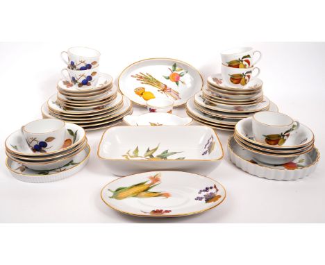 Royal Worcester - Evesham - A 20th century Royal Worcester Evesham pattern tea and dinner service. The service to include, sa
