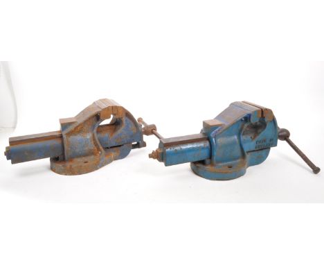 Record - Two vintage 20th century engineer's workstation bench vice tool. Metal construction No 34, made in England.