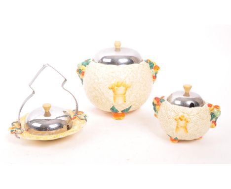 Barbola - Clarice Cliff - A collection of three Clarice Cliff Barbola china pieces. The collection to include a lidded sugar 