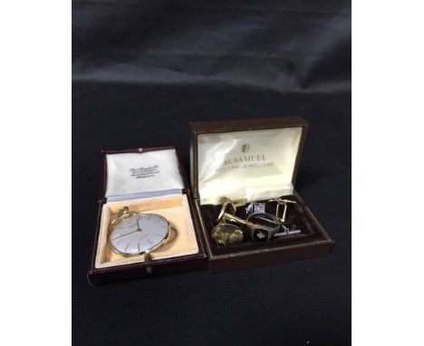 9 CARAT GOLD KEYRING MODELLED AS  A STEERING WHEEL along with a 9 carat stone set ring, two pairs of cufflinks and other asso