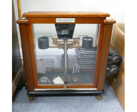 Oertling mahogany cased Releas-O-Matic Balance scales, including weights, 44 x 25 x 50 cm H. In need of some attention 