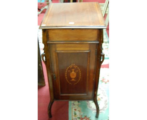 An Edwardian mahogany and satinwood inlaid hinge topped single door gramophone cabinet (lacking contents), w.46cmCONDITION: J