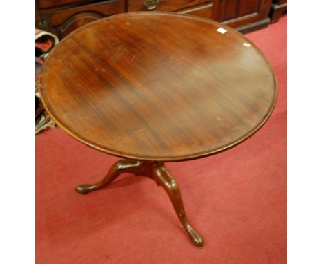 A 19th century mahogany circular tilt-top pedestal tripod table, on hipped supports, dia. 80cm