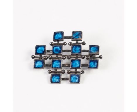 MARIANNE BERG DESIGN FOR URI DAVID ANDERSEN (Norway) STERLING SILVER AND BLUE ENAMELLED MODERNIST BROOCH, of openwork geometr