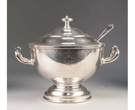 A TWENTIETH CENTURY WALKER AND HALL ELECTROPLATED SOUP TUREEN WITH COVER AND LADLE, formerly the property of King Faisal of S