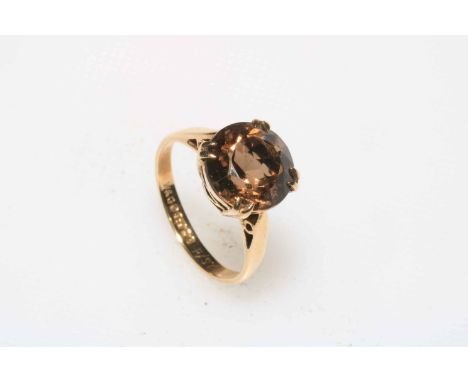 9 carat gold smokey quartz ring, size K.