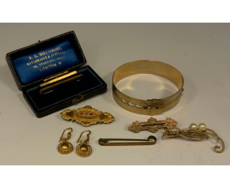 A 9ct gold garnet/paste mourning brooch, stamped 9ct; two 9ct gold bar brooches, 4.1g gross;  other yellow metal bar brooches