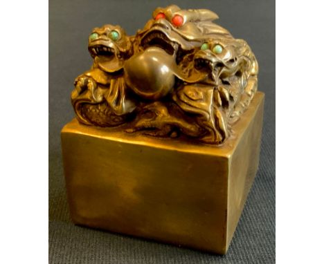 Gilt bronzed Chinese dragon seal, with green and red cabochon eyes, 10x7cm 